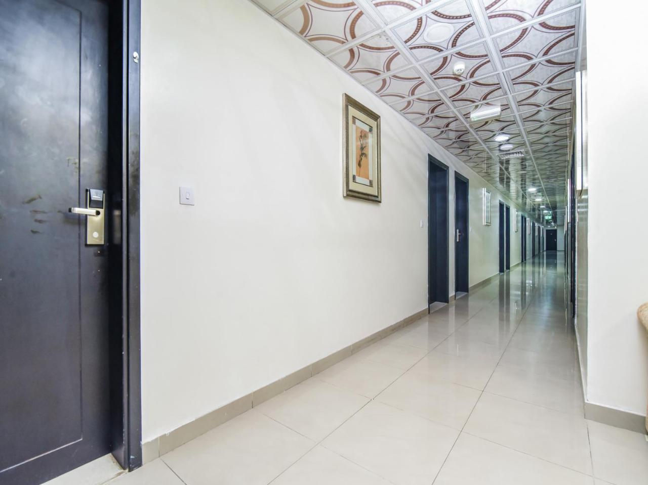 Oyo 138 Empire Hotel Apartments ドバイ エクステリア 写真