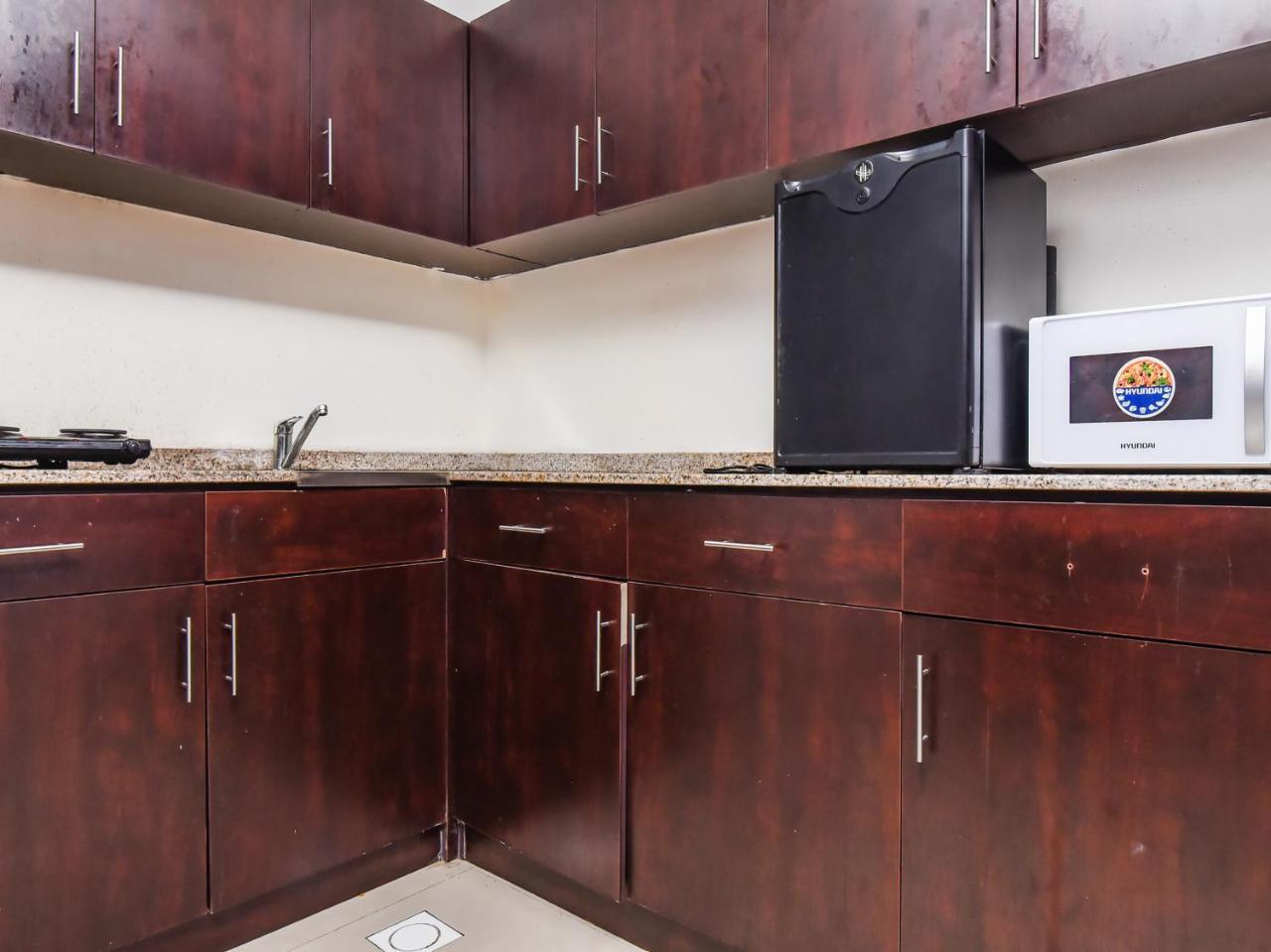 Oyo 138 Empire Hotel Apartments ドバイ エクステリア 写真