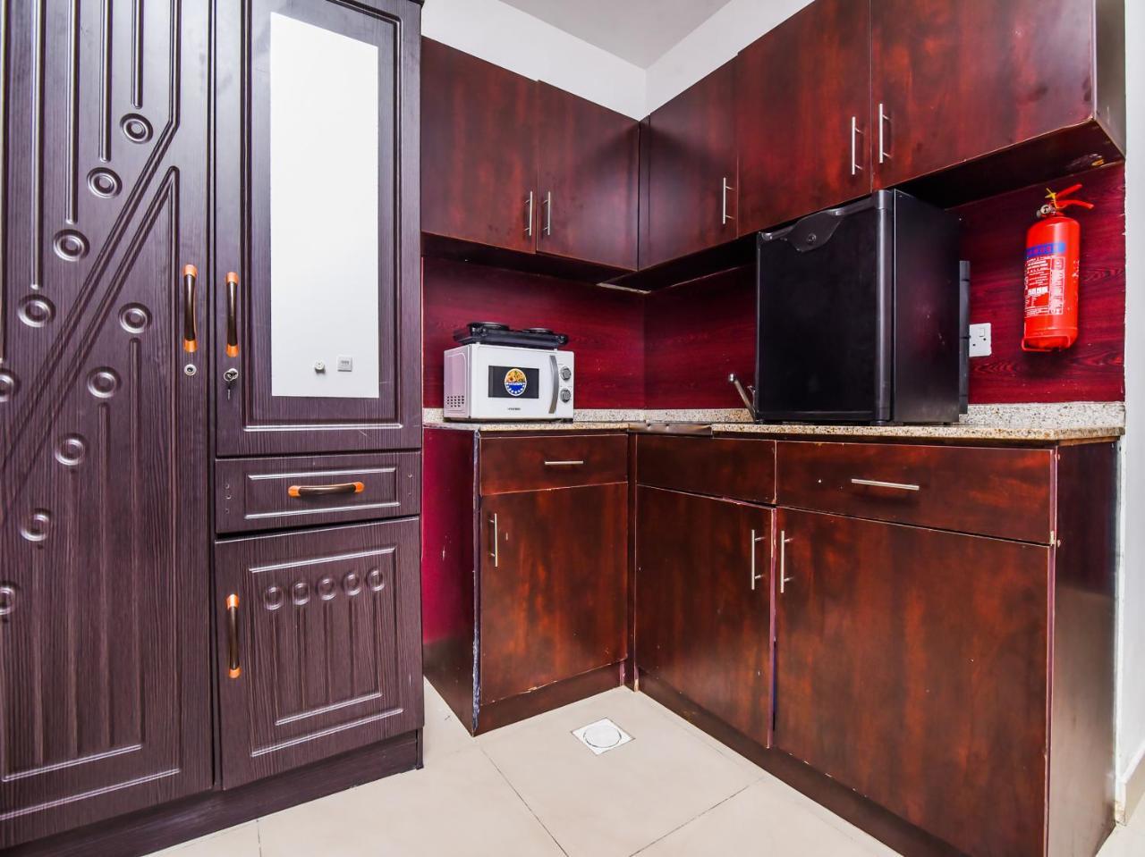 Oyo 138 Empire Hotel Apartments ドバイ エクステリア 写真
