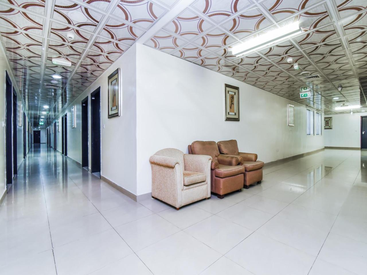 Oyo 138 Empire Hotel Apartments ドバイ エクステリア 写真